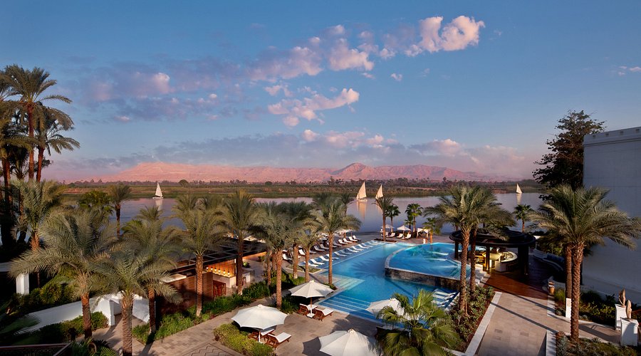 hotel-main-swimming-pool